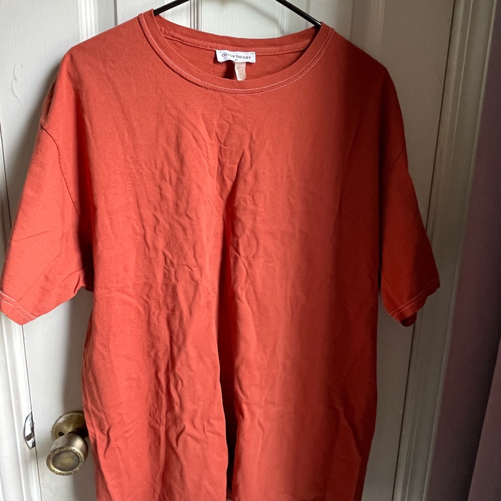 NWOT!  Color Theory Casual Short Sleeve Tee with Crew Neck